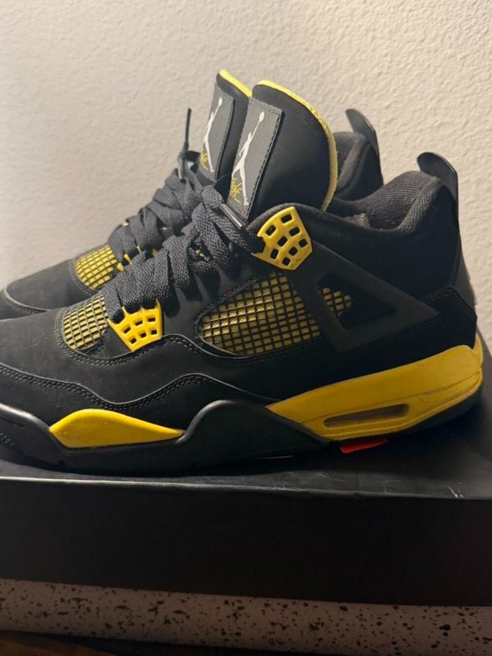 Air Jordan 4 Retro Thunder (2012) — Size 9.5 — OG Box